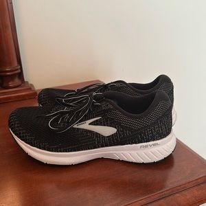 Brooks revel size 8